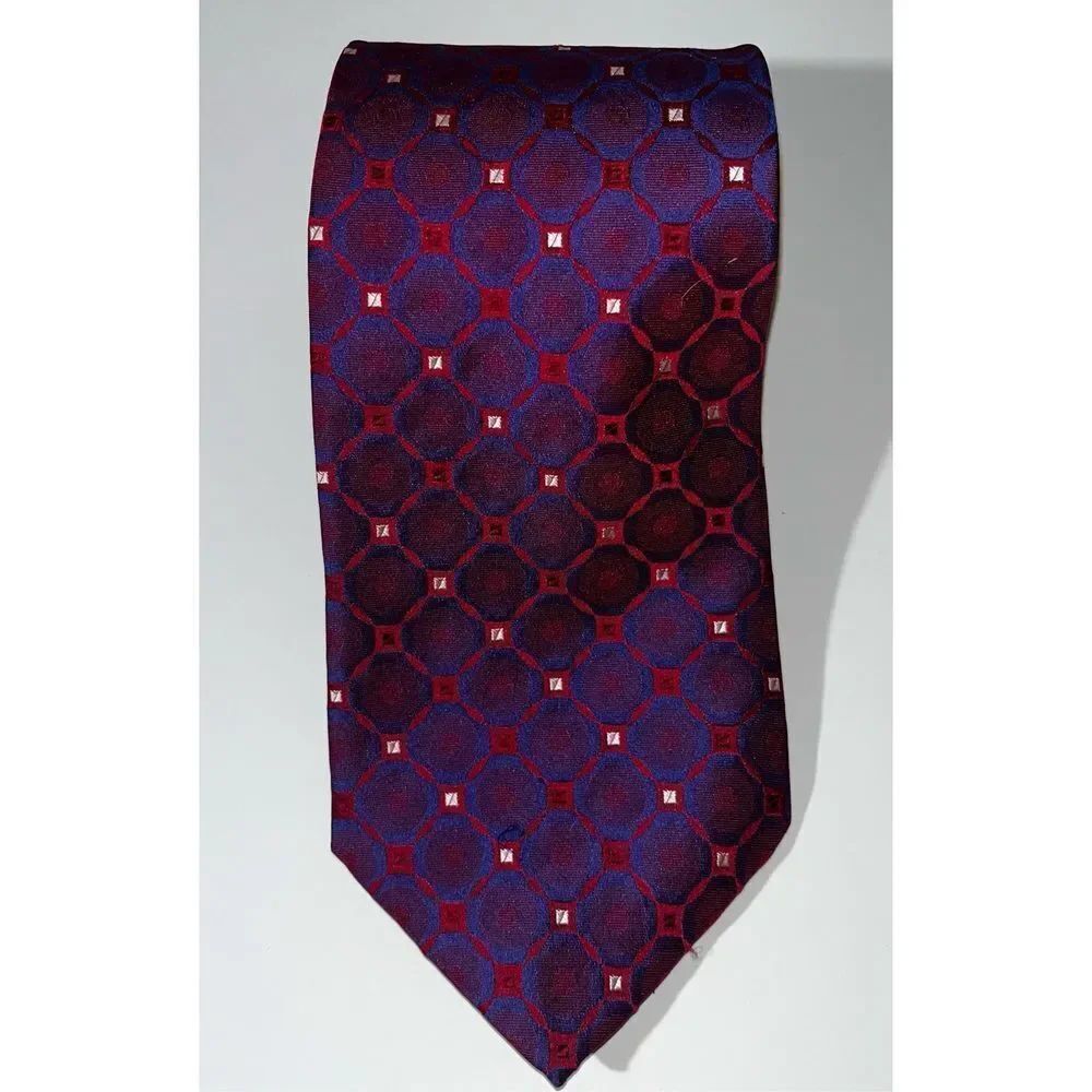 Guess tie